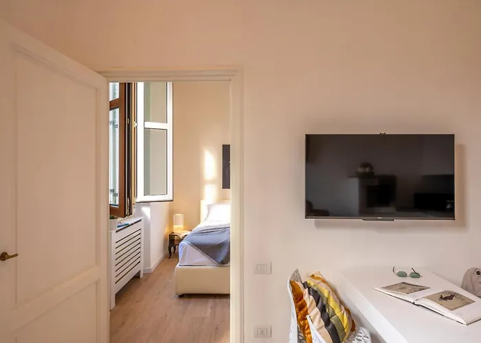 Golden House San Lorenzo